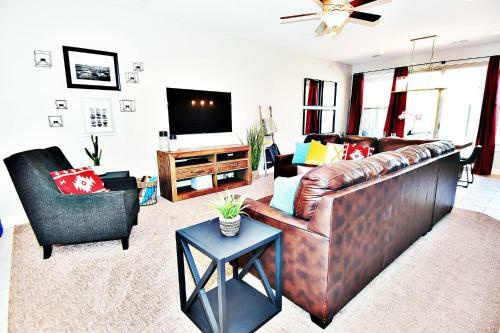 Pet Friendly, Flexible 96 Hour Cancellation, Free Bikes, Poolside Home - Entrada 425