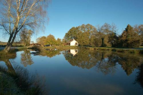 Maison,piscine,�tang P�che Priv� (la Pachere 64 )