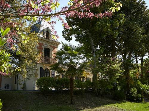 Manor House La Tour D'arm�ne