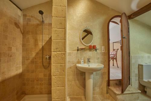 Manor House La Tour D'arm�ne