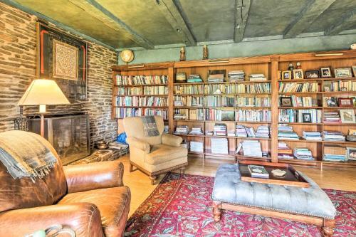 Lovely Brookfield Home With Private Deck And Views
