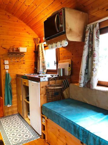 Hostal Millygite Chalet-on-wheels By The River