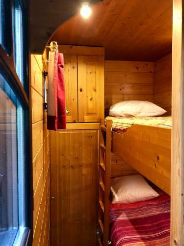 Millygite Roulotte - 4 Seasons Chalet-on-wheels