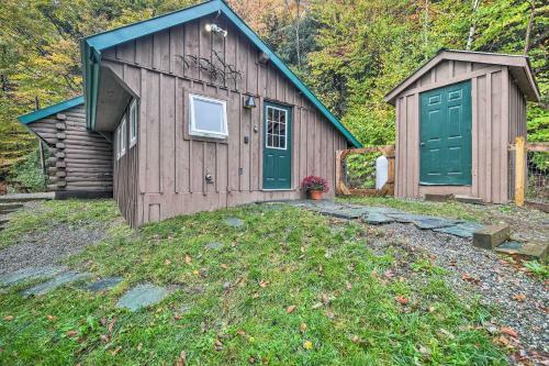 Cambridge Cabin Less Than 2 Mi To Smugglers Notch!