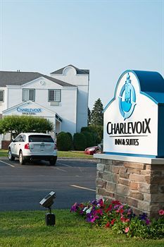 Hotel Charlevoix Inn & Suites