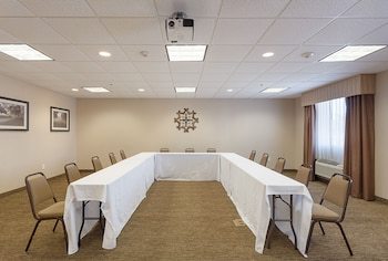 Holiday Inn Express Hotel & Suites Byram