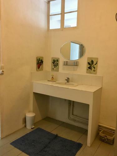 Cosy Medieval Village House Mons�gur