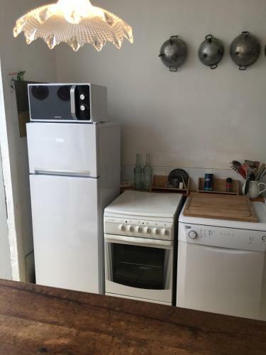 Cosy Medieval Village House Mons�gur