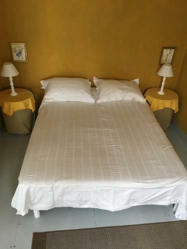 Cosy Medieval Village House Mons�gur