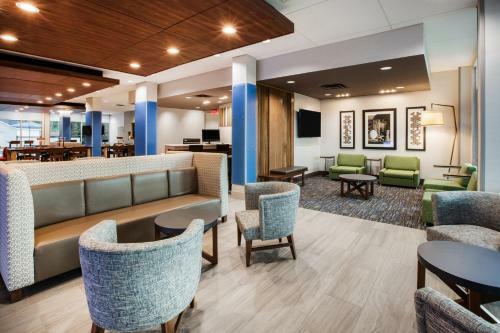 Holiday Inn Express Hotel & Suites Canton