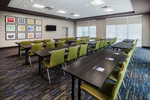 Holiday Inn Express Hotel & Suites Canton