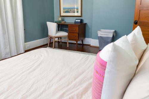 The Parkway Suite - The Historic Winona House