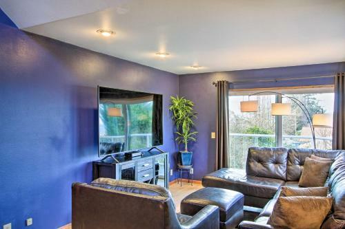 Puget Sound Home With Beautiful Yard And Deck!