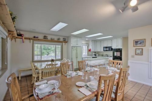 Eatonville Farmhouse With Fire Pit And Gazebos!