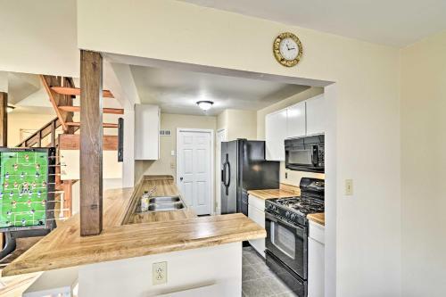 Cozy Virginia Beach Townhome About 6 Mi To Beach!