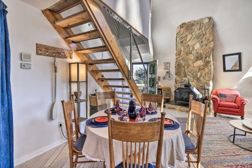 Unique Peddlin Round House With Lake Views!