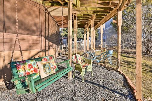 Unique Peddlin Round House With Lake Views!