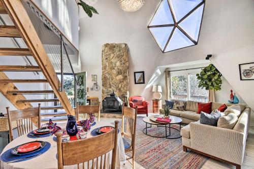 Unique Peddlin Round House With Lake Views!