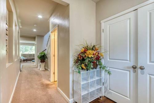 Quieter Villa: Neighborhood, Closer To Boeing