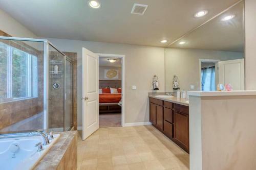Quieter Villa: Neighborhood, Closer To Boeing