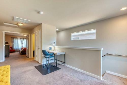 Quieter Villa: Neighborhood, Closer To Boeing