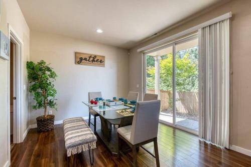 Quieter Villa: Neighborhood, Closer To Boeing