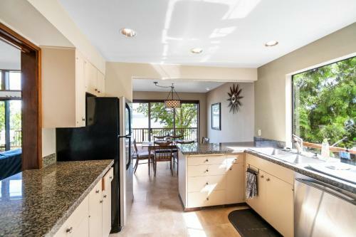 Pacific Nw Mid-century Modern Waterfront Gem Located On Raft Island Home