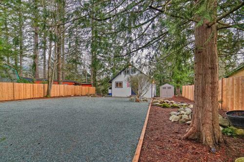 Quiet Cabin Hideaway About 4 Mi To Wallace Falls!