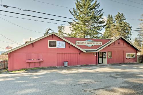 Central Indianola Home - Steps To Town And Dock!