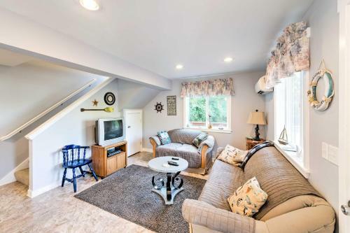 Cabin With Mtn View, Public Beach Access And Kayaks!