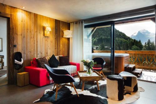 Chalet Debussy - Our Elegant Farmhouse