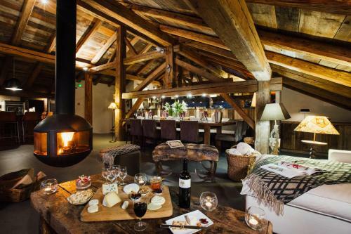 Chalet Debussy - Our Elegant Farmhouse