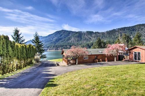 Lakefront Cabin With Stunning Mountain Views And Dock!