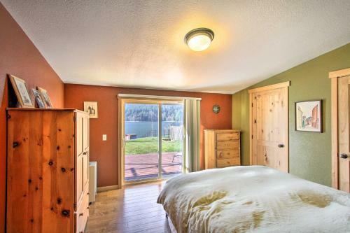Lakefront Cabin With Stunning Mountain Views And Dock!
