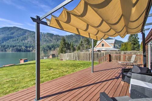 Lakefront Cabin With Stunning Mountain Views And Dock!