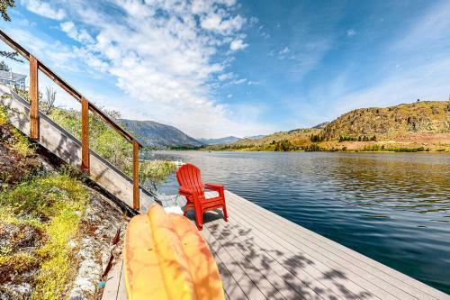 Wapato Lake Waterfront Stunner