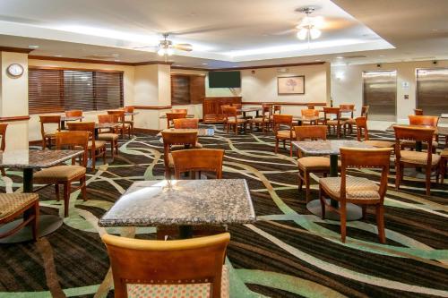 Hotel Baymont Inn & Suites
