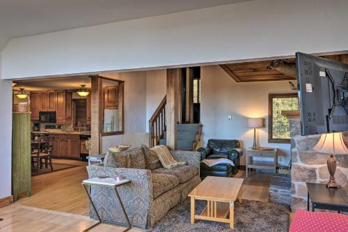 Spacious Snowshoe Cabin With Sunset Mtn Views!