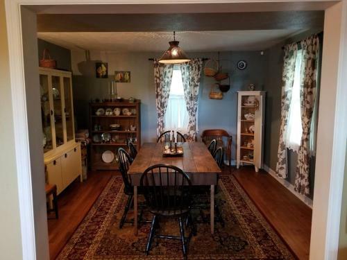 Bed & Breakfast Awesome Flat Top Farmhouse