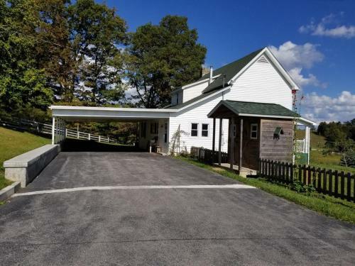 Bed & Breakfast Awesome Flat Top Farmhouse