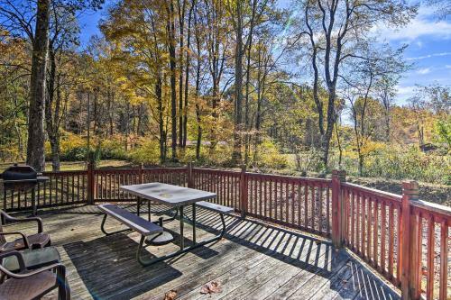 Rural Cabin Hideaway With Fire Pit And Mtn Views!