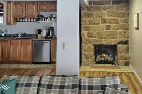 Comy Richwood Retreat By Skiing, Biking, Climbing!