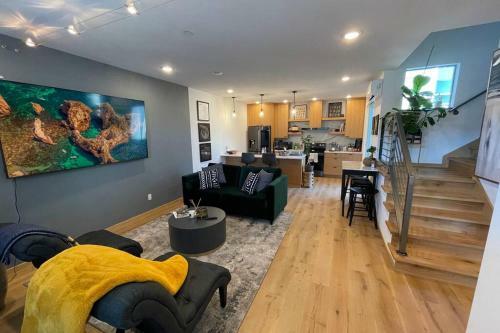 Apartamento Cheerful New Modern Townhome Close To Downtown
