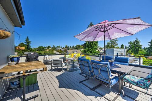 Stylish Getaway With Canal And Mtn Rooftop Views!