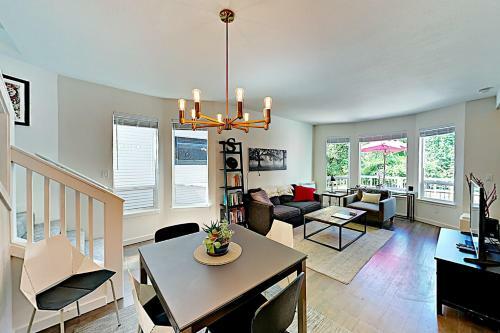 14th Avenue Flat Unit A