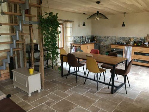 Jolie Maison En P�rigord Vert