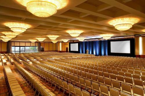 The Westin Crown Center Hotel