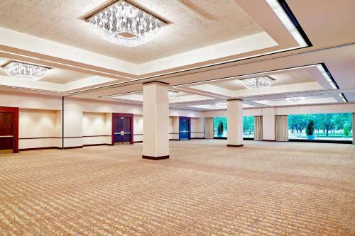 The Westin Crown Center Hotel