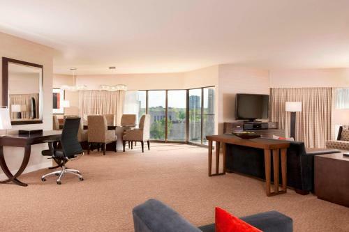 The Westin Crown Center Hotel