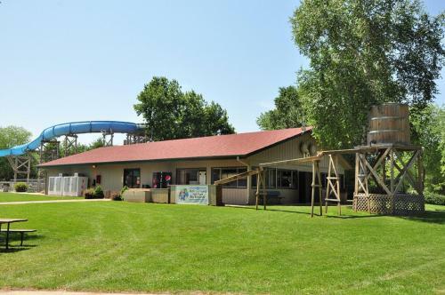 Fremont Jellystone Park Cottage 28